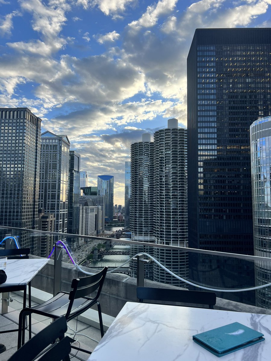 arellxno's tweet photo. 🌃🍸 https://t.co/LvScnRvtjH