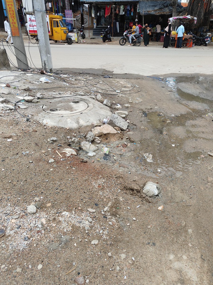 Knight_dominion's tweet photo. Overflowing drainage water next to Sara classic, Chintalmet, attapur
@HMWSSBOnline 
@Hmwssbdgmrjngr 
@hmwssbgmom16 
@Hmwssbdgmmlrply 
@hmwssbmgrhyder
Pls call +917396421017 / 7729805808 to coordinate and fix asap https://t.co/0k3WM7t0GR