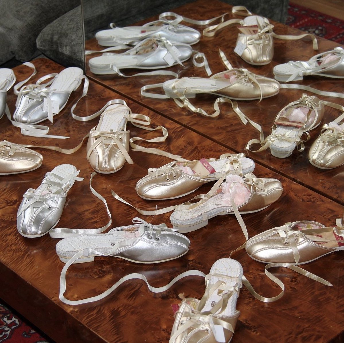kuromiumiu's tweet photo. Onitsuka Tiger “Ensemble 59” metallic leather and silk ballet flats https://t.co/5A3o01mIlX