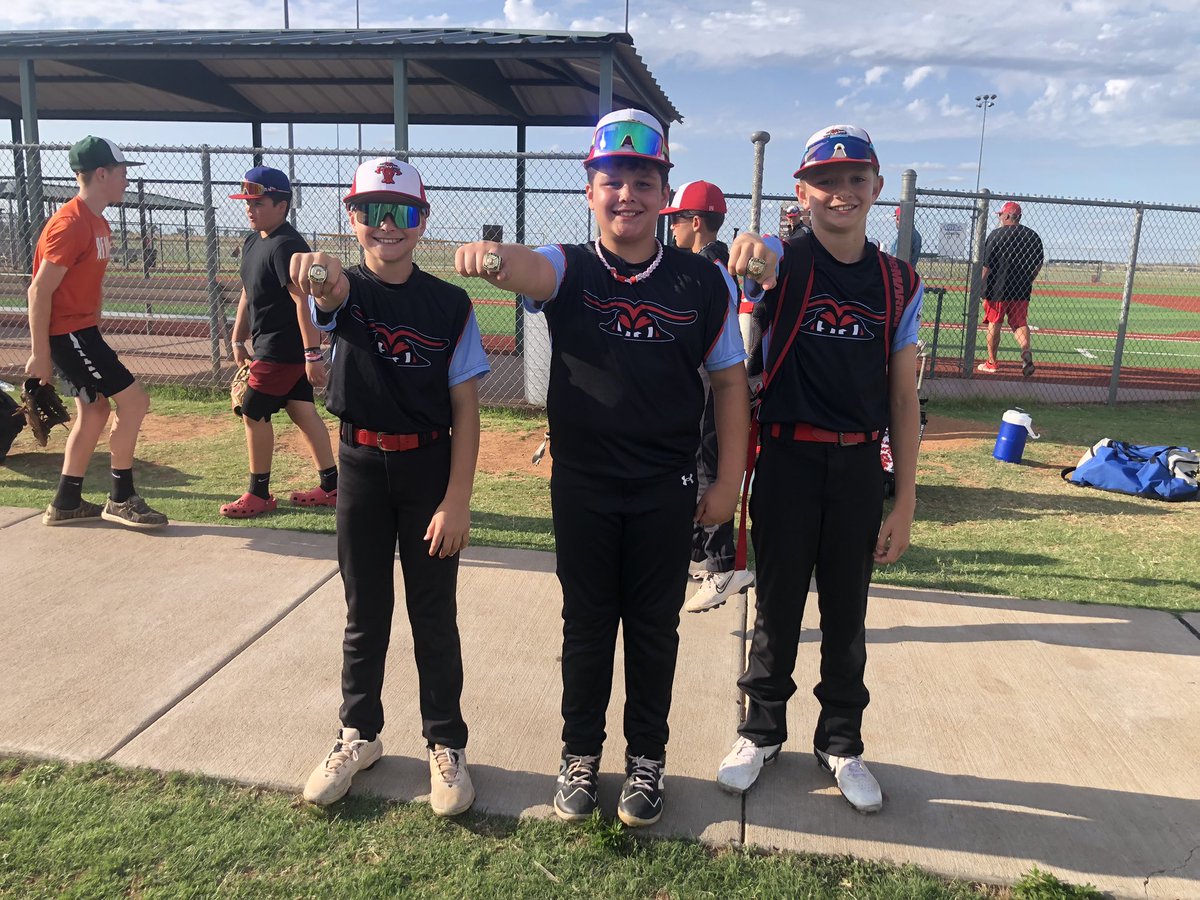 thbball20's tweet image. 4-0 in Elk City this weekend! Tournament Champions!!