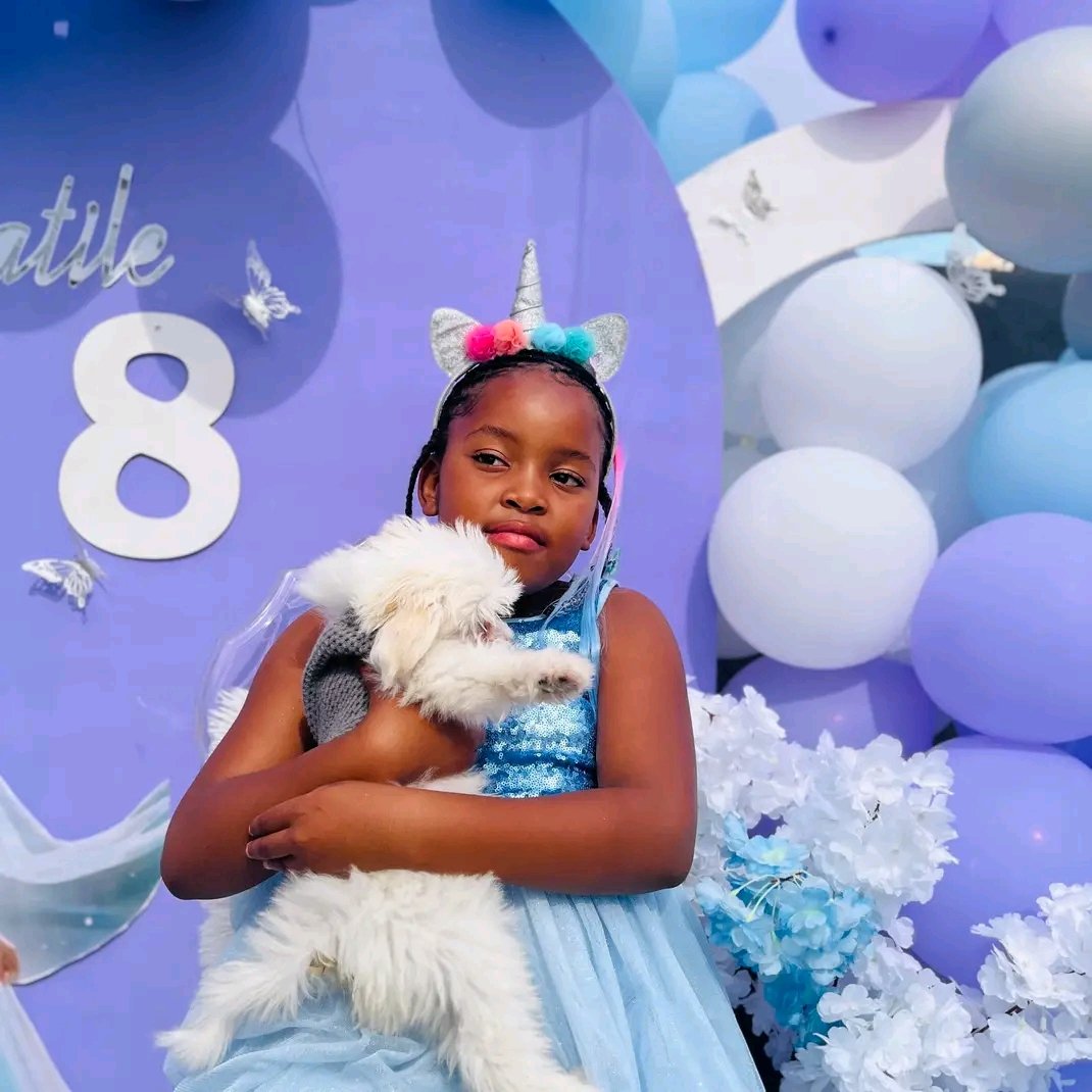 OfficiallShebe_'s tweet image. My life will never be the same without your presence ❤️😭😭

#Nthatishxt
#Shebeshxt