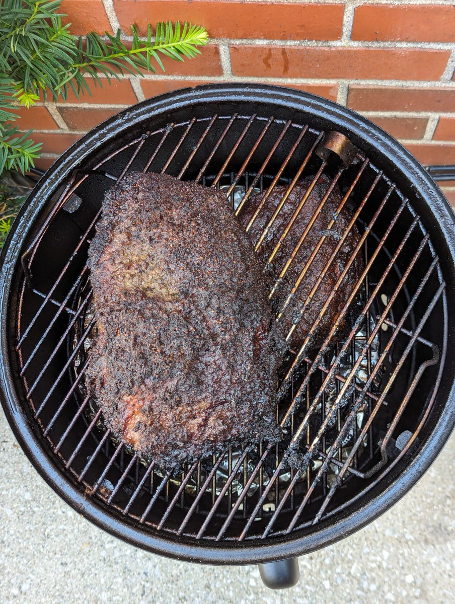 iKayenn's tweet photo. #bbqpitmaster @WeberGrills @webersmoker Smoking season 2024 is OPEN! Time to turn up the heat and get that perfect smoke ring. What are YOU throwing on the smoker first? #GetSmokin https://t.co/CAwKc1vC0T