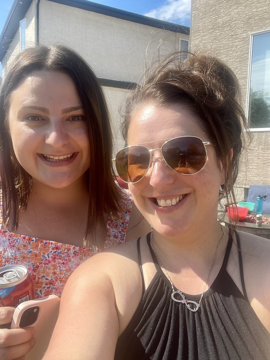 Kaitlynkitzan's tweet photo. Weekend Vibes ☀️ 🐮
From wearing a toque on Saturday to getting a sunburn on Sunday. #OnlyInSask https://t.co/qmZruUeAWM
