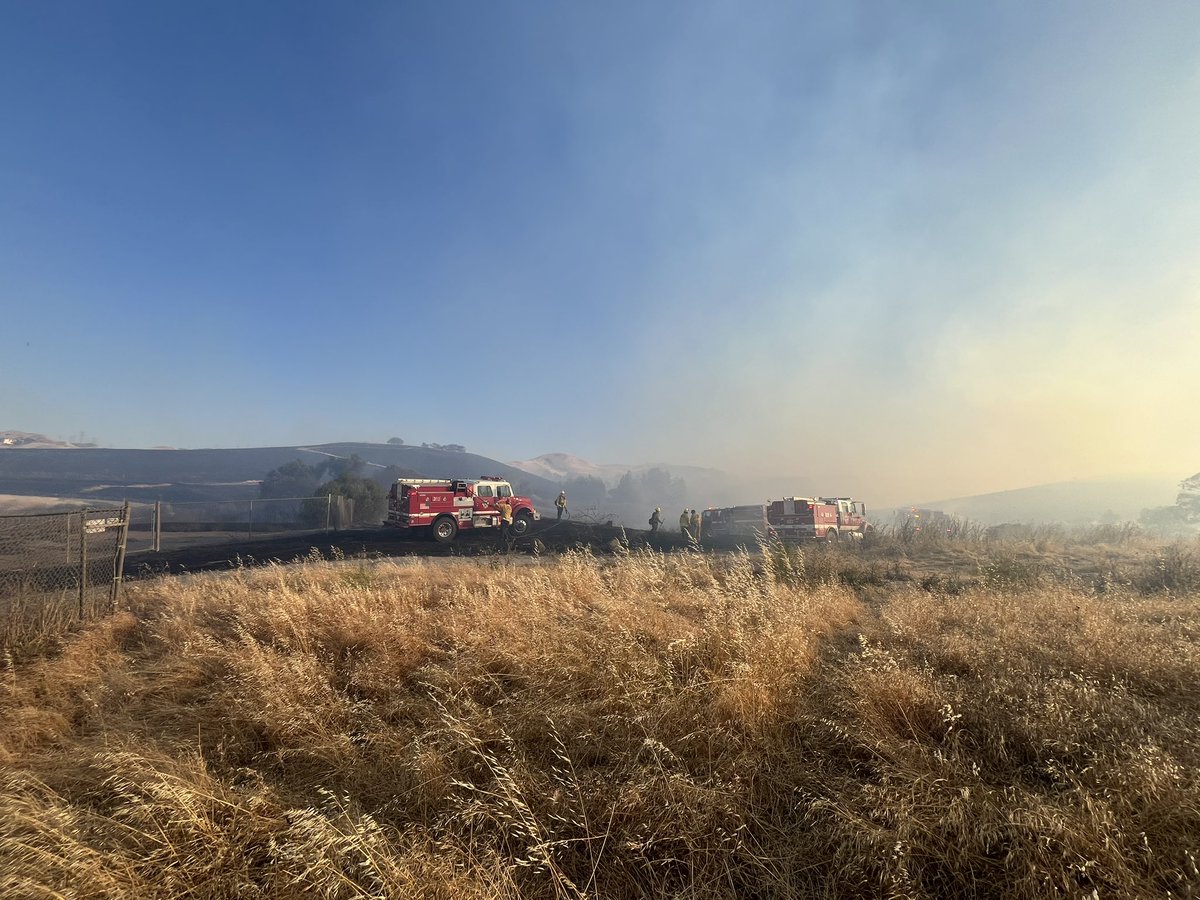 calfireSCU's tweet photo. #JohnFire [update] at John Henry Johnson Pkwy X Ripple Rouge Rd in Pittsburg (Contra Costa County) is now 55 acres and 50% contained. Firefighters continue to build and maintain containment lines. 

Unified command with @ContraCostaFire. 
#CALFIRESCU

https://t.co/HxaKzBUZlw https://t.co/ur7OUvD55p