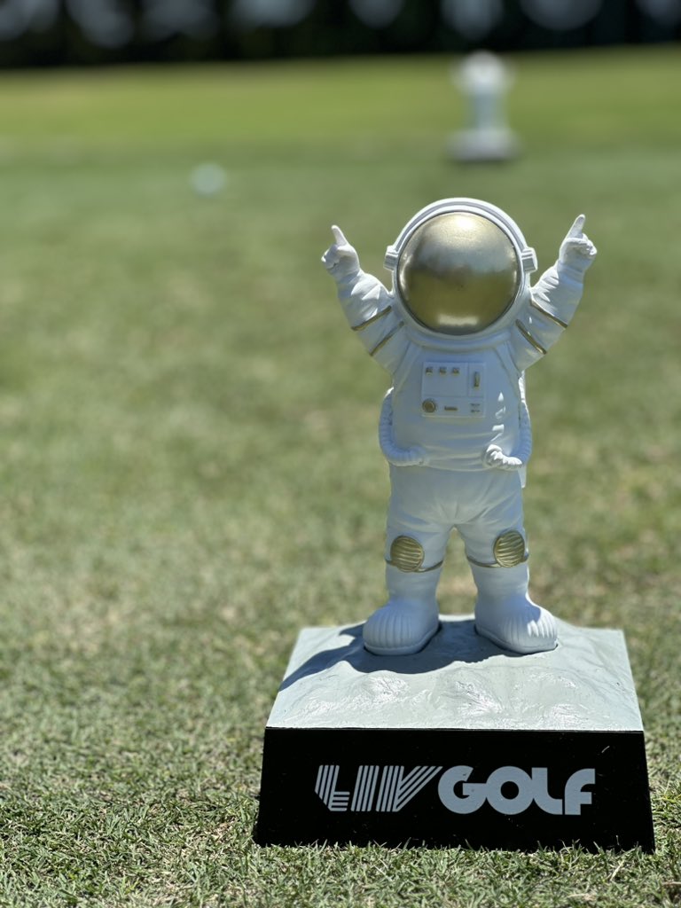 PollyannaWW's tweet photo. Thanks Houston ๐คฉ #golf #caddie #teamcasey @Crushers_GC https://t.co/zSAEYrq5lI