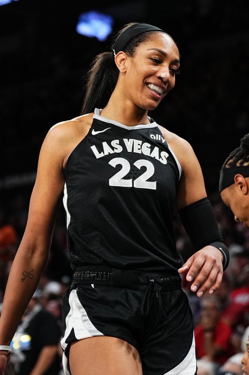 A'ja Wilson tonight:

31 Points
8 Rebounds
6 Blocks
4 Assists 
2 Steals
58% FG

🔥🔥🔥