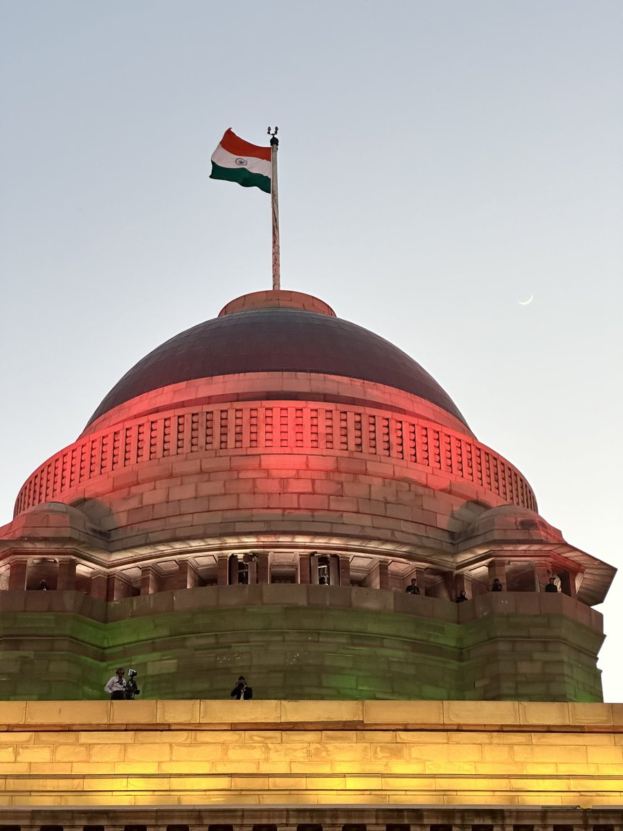 deeptijverma's tweet image. At the third time swearing in of Prime Minister @narendramodi a moment in history 💫 
.
.
#शपथग्रहण #ThirdTerm #NDA3 #Modi30