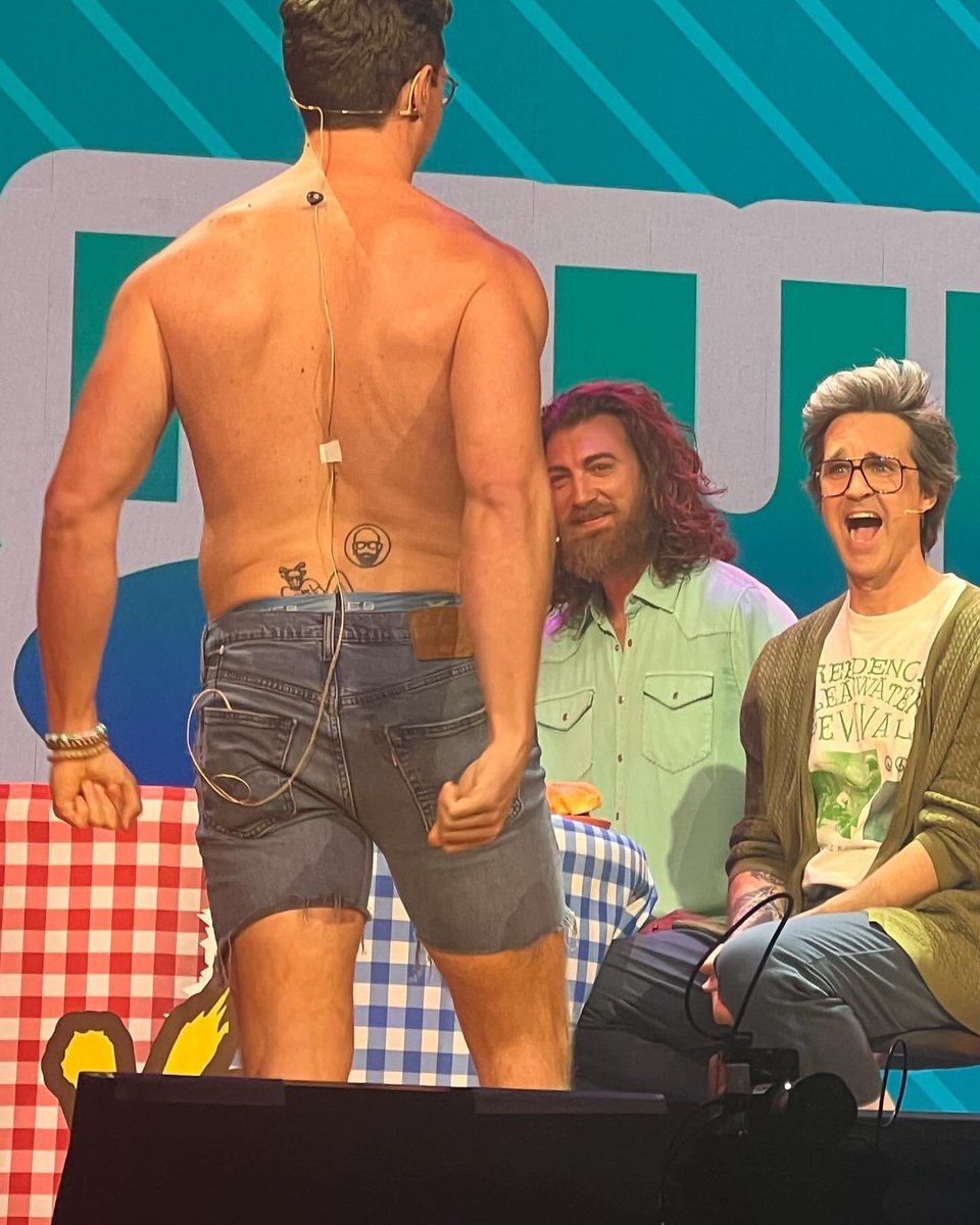 K_Scarpetta's tweet photo. The first stage of the Good Mythical Tour has now ended & I want to thank all the MBs who have shared photos, videos & stories of their experiences. Your willingness to post things publicly has allowed so many of us to live vicariously through you. Thank you!π#GoodMythicalTour https://t.co/qFbcsdW6Tp