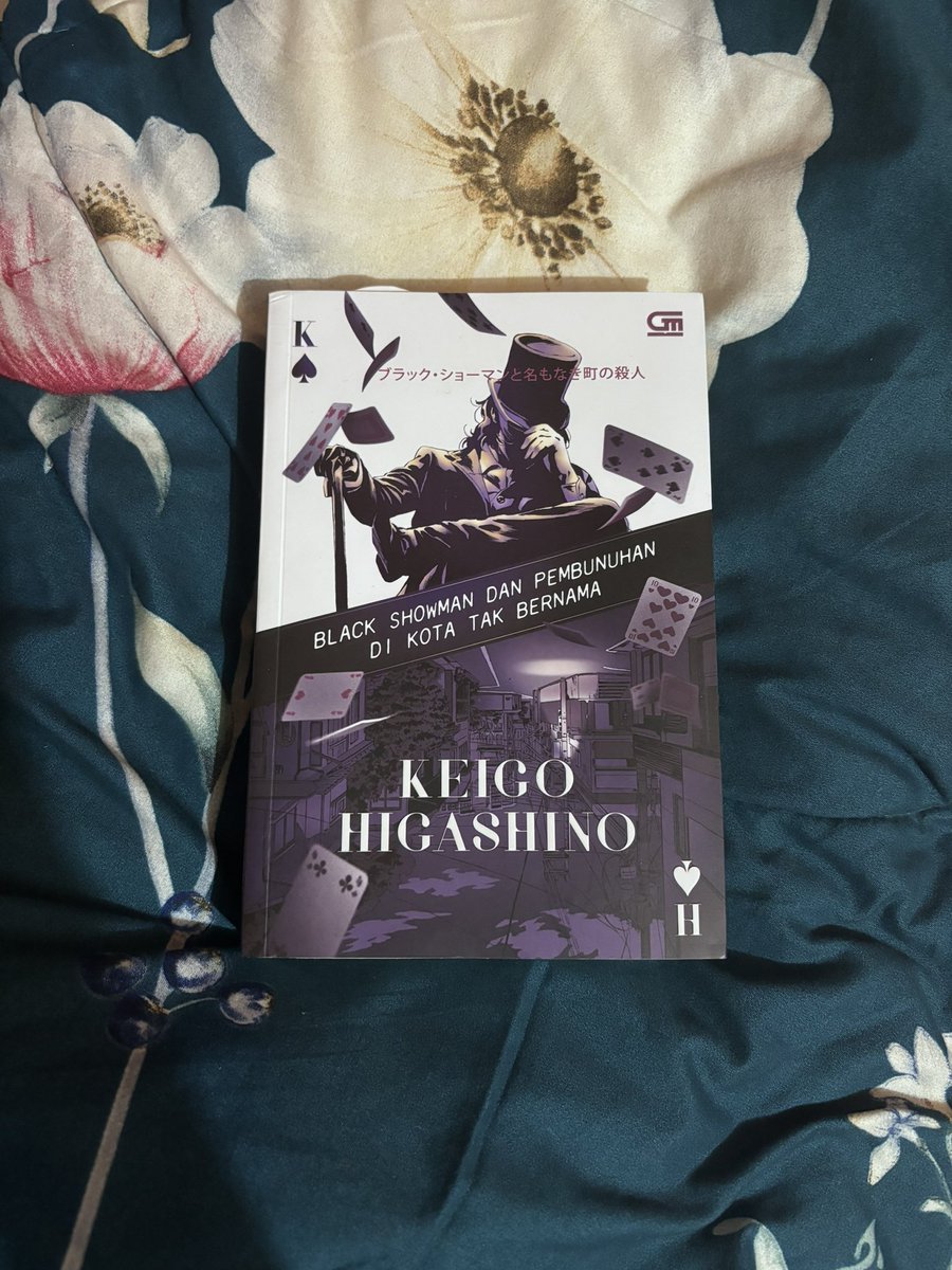 sugerlash's tweet photo. —WTS novel/buku preloved &amp; new

Please kindly help RT and like, thank you🙇🏻‍♀️. 
Tag wts, wtb, jual buku, novel ori, preloved books, terjemahan.

A Man Called Ove 70k (new)
Catatan Tentang Dunia Yang Gelisah 90k (new)
Black Showman dan Pembunuhan di Kota Tak Bernama 89k (unsealed) https://t.co/iVrpQ2rltW