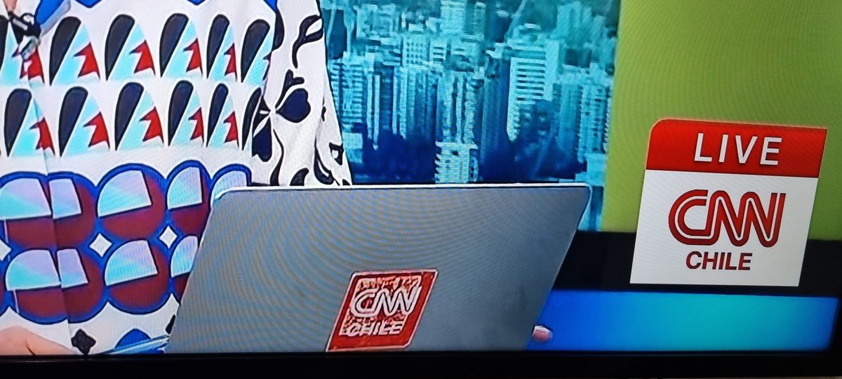 pacofpv's tweet photo. @CNNChile para el próximo #toleranciacero preocúpense de su marca en el computador de @tv_monica se ve un poco gastado para estar al aire https://t.co/V309b3vONZ