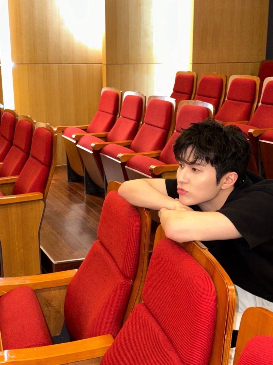 whib_official's tweet photo. 취미 - 멍 때리기😐

#WHIB #휘브
#UGeon #유건 https://t.co/LV2pyJT3Ps