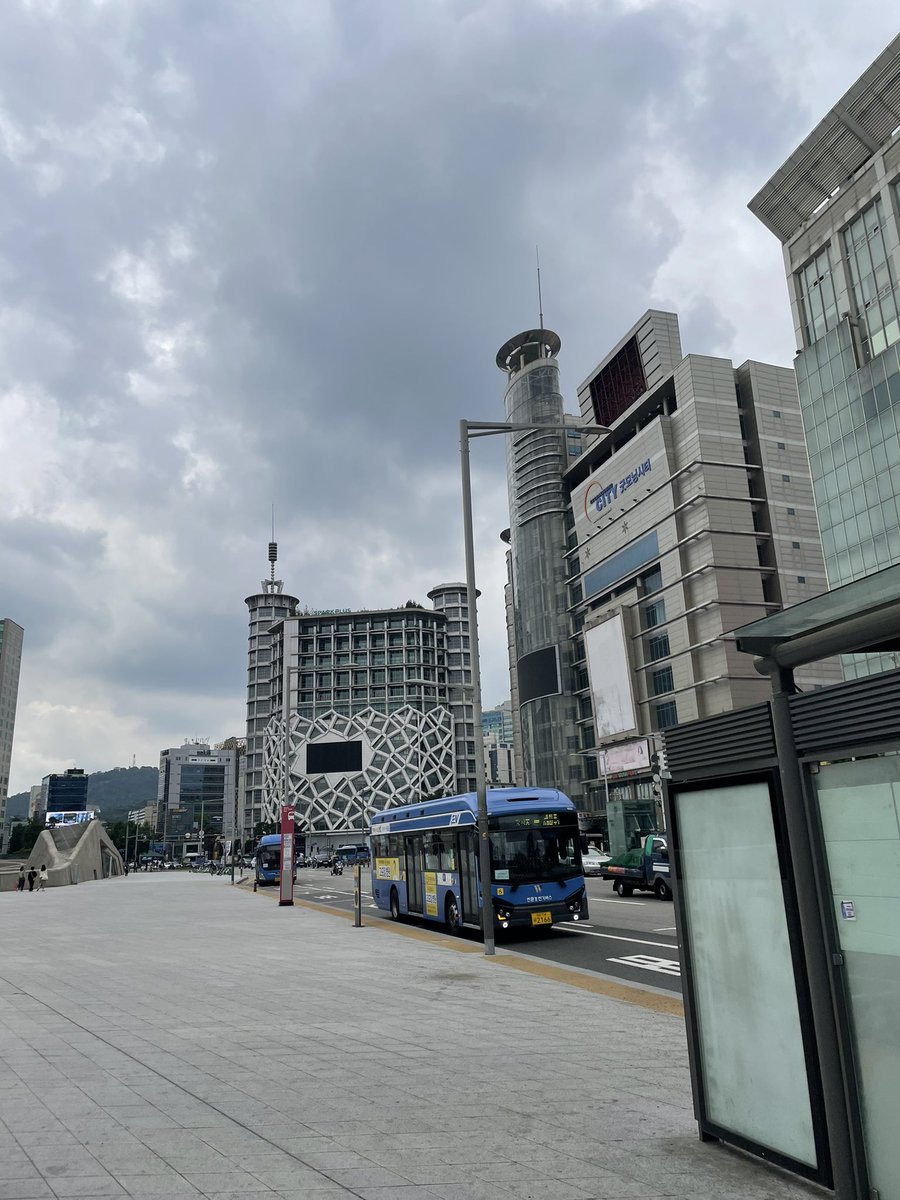 mapi_kr's tweet photo. 5月の韓国旅行楽しかった！
久しぶりに大学の学食食べて
本屋や図書館で沢山読書できて
博物館巡りなど3日で30箇所へ笑

サンクトの学生会議以来
第三国で再会した友達はGKSで留学中
アーティストの卵でがんばってた
キティちゃん特別展は日本すぎた笑

#韓国旅行 #ソウル #4年ぶりの再会 https://t.co/ylhFccjROY