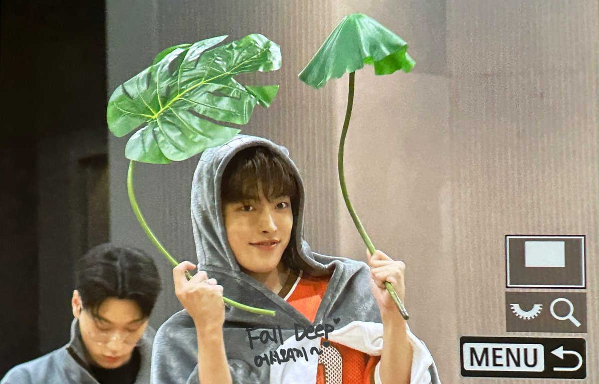 MERMAIDEXOL's tweet photo. totoro hongjoong???💚 https://t.co/zspwKoXp0k