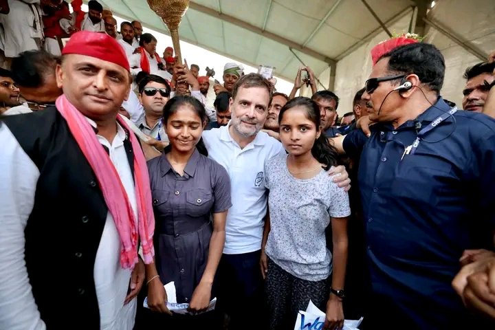 Bhaveshpuhaniya's tweet photo. 4 विधायकों ने अखिलेश यादव को धोखा दिया ताकि भाजपा को मदद मिले।

और भाजपा उनके विधानसभा में सभी 4 लोकसभा सीटों को हार गई। 🔥

#Betrayal #BJPLoss #AkhileshYadav https://t.co/gNhALsPvZR