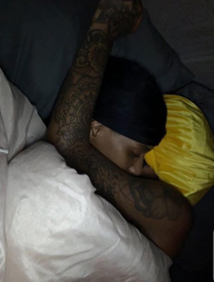 BLKLOVERSS's tweet photo. after a long day this all i be wanting 🥺 https://t.co/xZv1P7IURG