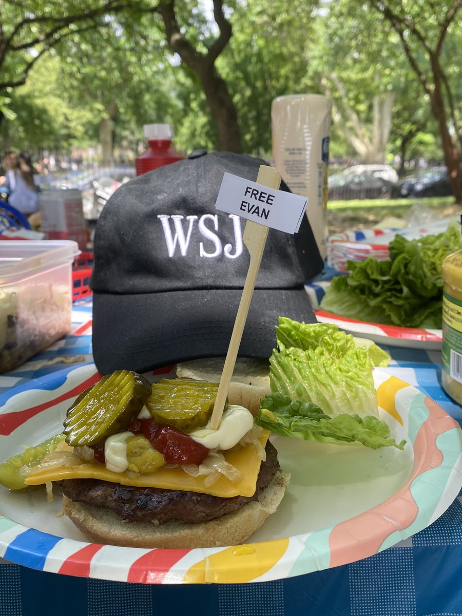 patiencehaggin's tweet photo. For 438 days, WSJ reporter Evan Gershkovich has been imprisoned in Russia on bogus espionage charges.
We’ll keep him in the news until he’s free. This weekend we had his favorite thing: a perfectly-grilled burger piled with caramelized onions. 🍔🧅
#IStandWithEvan #CookForEvan https://t.co/8XTI5jbyjW