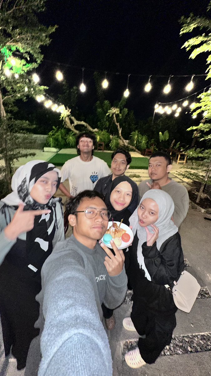 َdenn tweet media