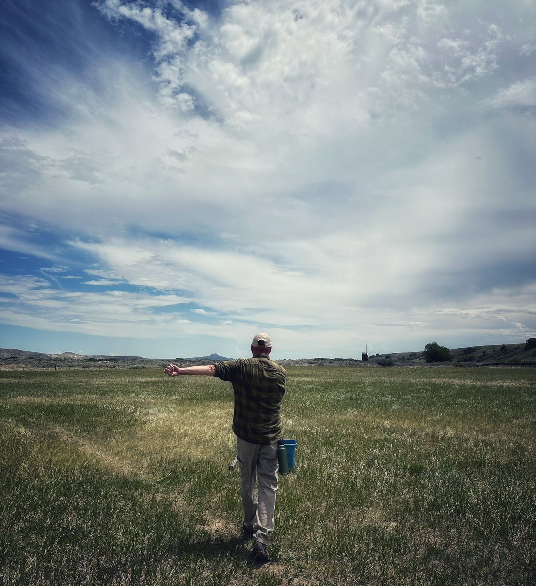 ipdegirl's tweet photo. Learned some new skills with @Brushbeater. We used CB Radio to send digital messages and pictures over our tablets. The best part? You don't need fancy equipment or a special license.
#CBRadio #AmateurRadio #BotanicalsBandwidthandBourbon #KC3YRJ #ipdegirl https://t.co/TfpbmxQaiP