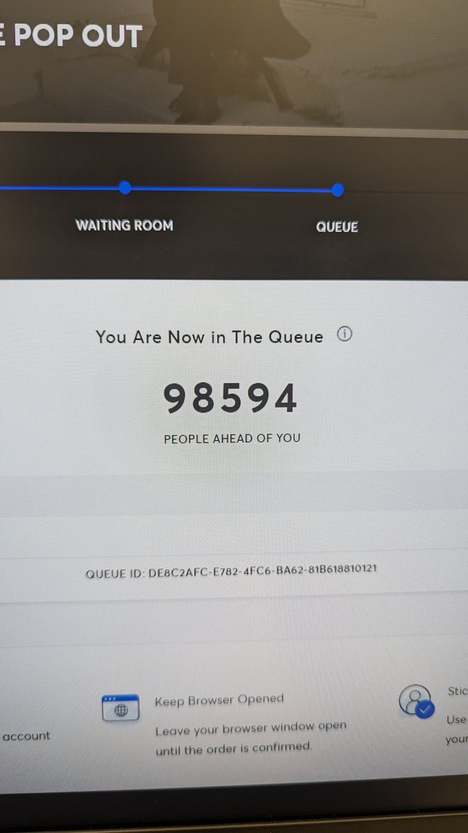 jESRICK's tweet photo. This was the queue when I got in... https://t.co/F6zhAC7TA1
