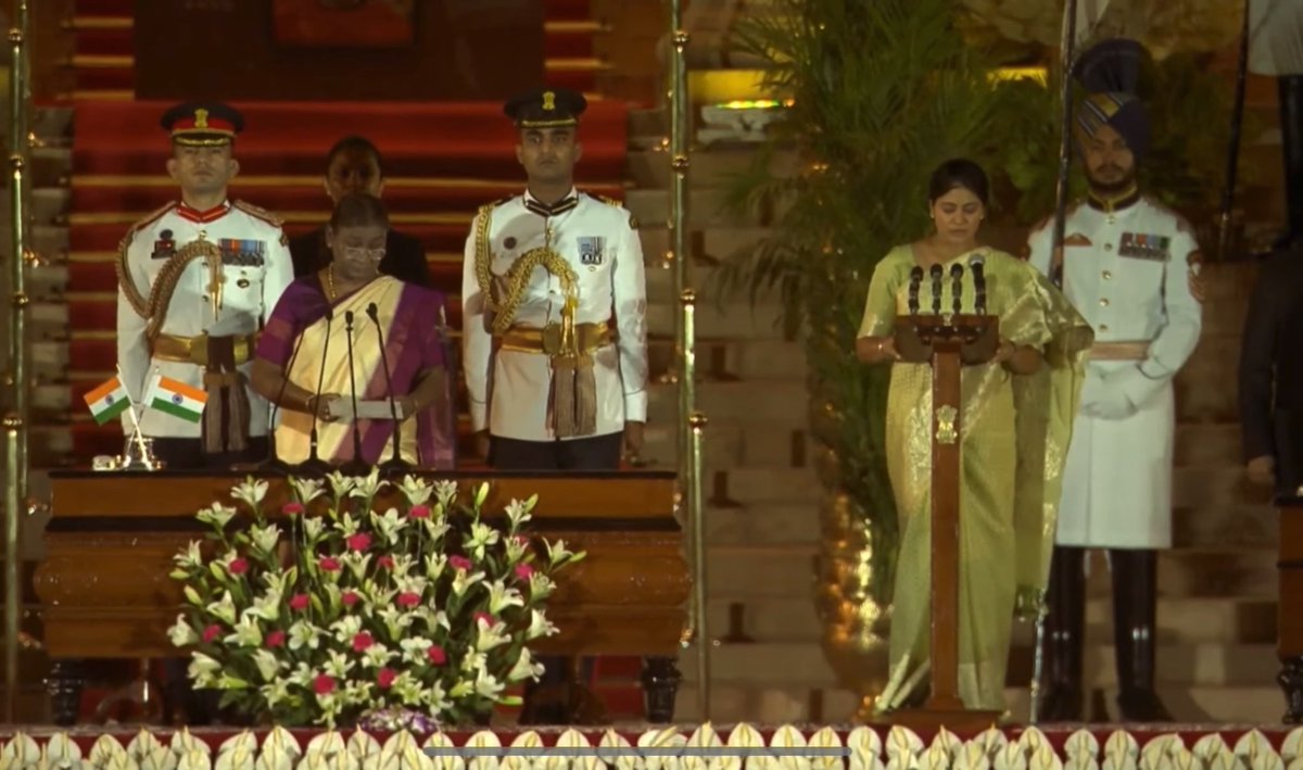 AnupriyaSPatel's tweet photo. तीसरी बार मंत्रिपरिषद की सदस्य के रूप में पुनः माँ भारती की सेवा का सुअवसर देने के लिए आदरणीय प्रधानमंत्री श्री @narendramodi जी का हृदय से आभार। https://t.co/N2lTNjGdAe