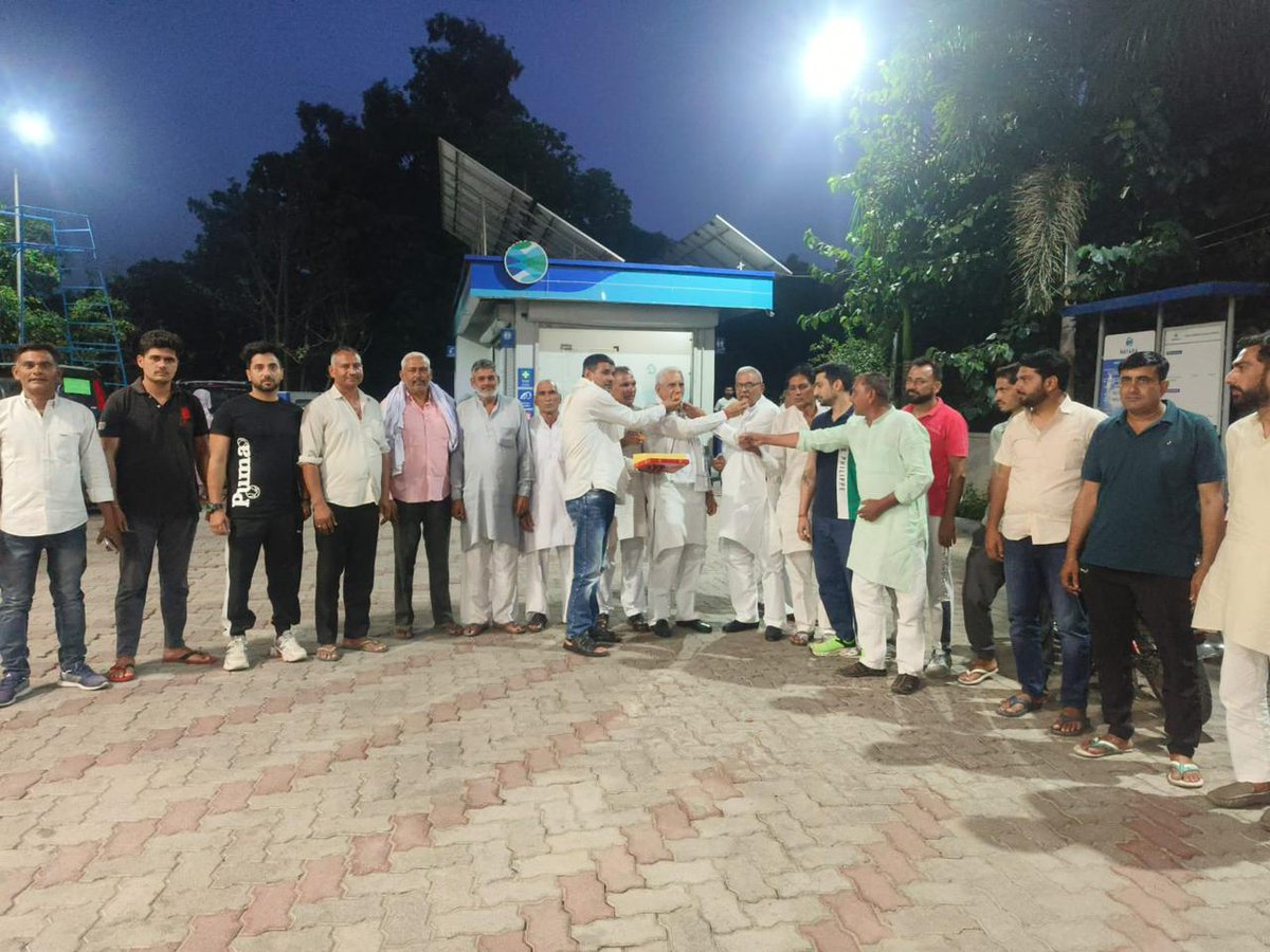 SatyavirPanwar's tweet photo. #भारत सरकार में सभी #किसान कमेरो की आवाज़ @jayantrld जी को #राज्यमंत्री (स्वतंत्र प्रभार)बनने पर हार्दिक बधाई
किसान कमेरो की सरकार में साझेदारी के उपलक्ष को NH-709B पर स्थित आपके अपने पेट्रोल पंप पर मीठा खिलाकर मनाया
@RLDparty @DrSangwanRLD #एनडीए #NDA #NDAalliance
@GirishRLD https://t.co/hFYEBofMuo