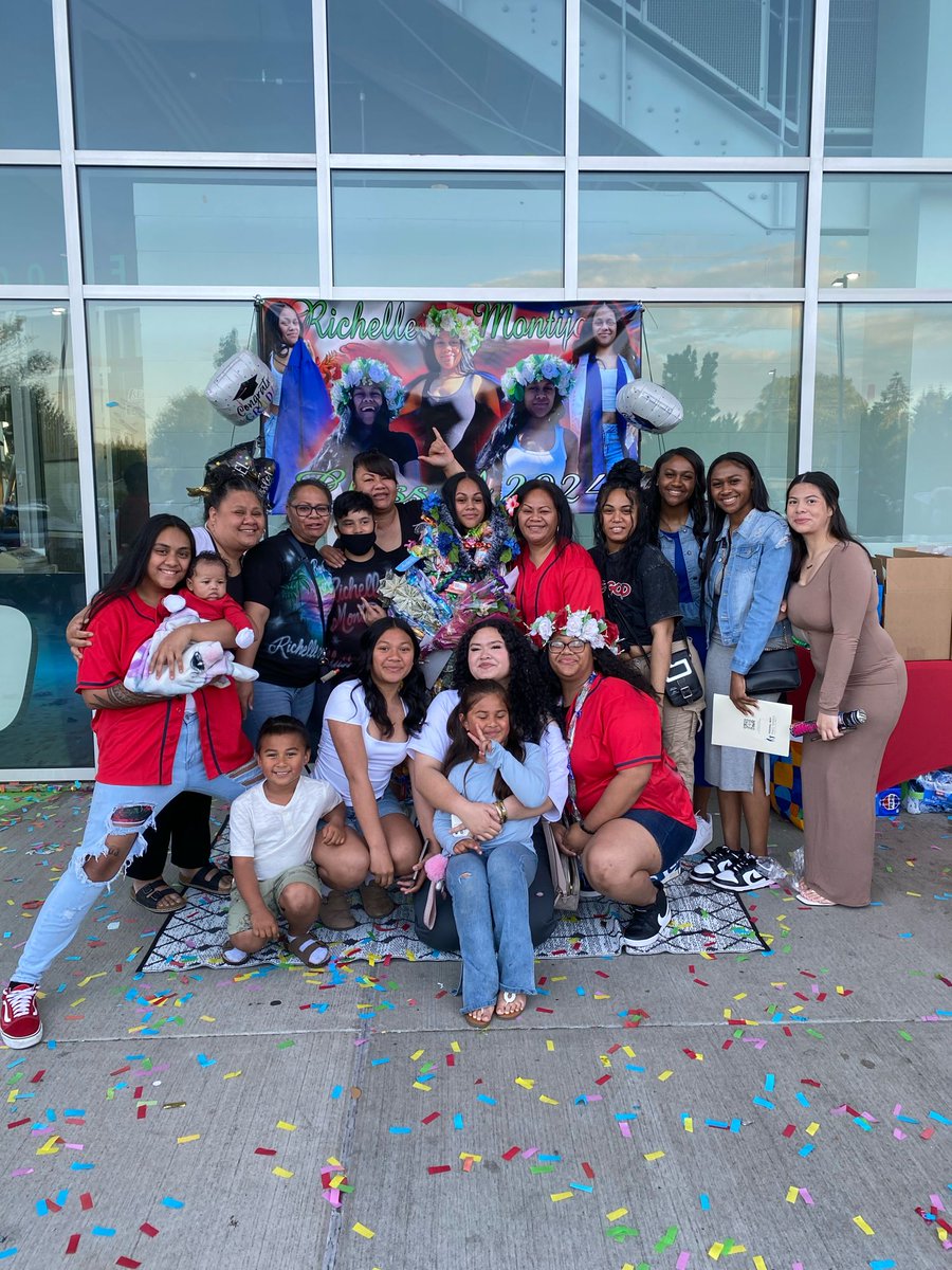 FWPS210's tweet photo. We are #FWPSProud of all our TBHS grads! Your accomplishments are just the beginning. 👏 #TitanGrad #Classof2024 @TBTitans https://t.co/TM06CiqFKh