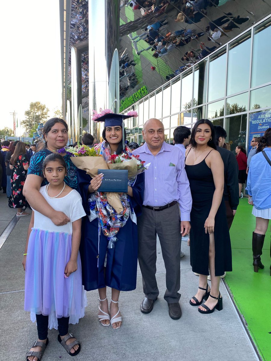 FWPS210's tweet photo. We are #FWPSProud of all our TBHS grads! Your accomplishments are just the beginning. 👏 #TitanGrad #Classof2024 @TBTitans https://t.co/TM06CiqFKh