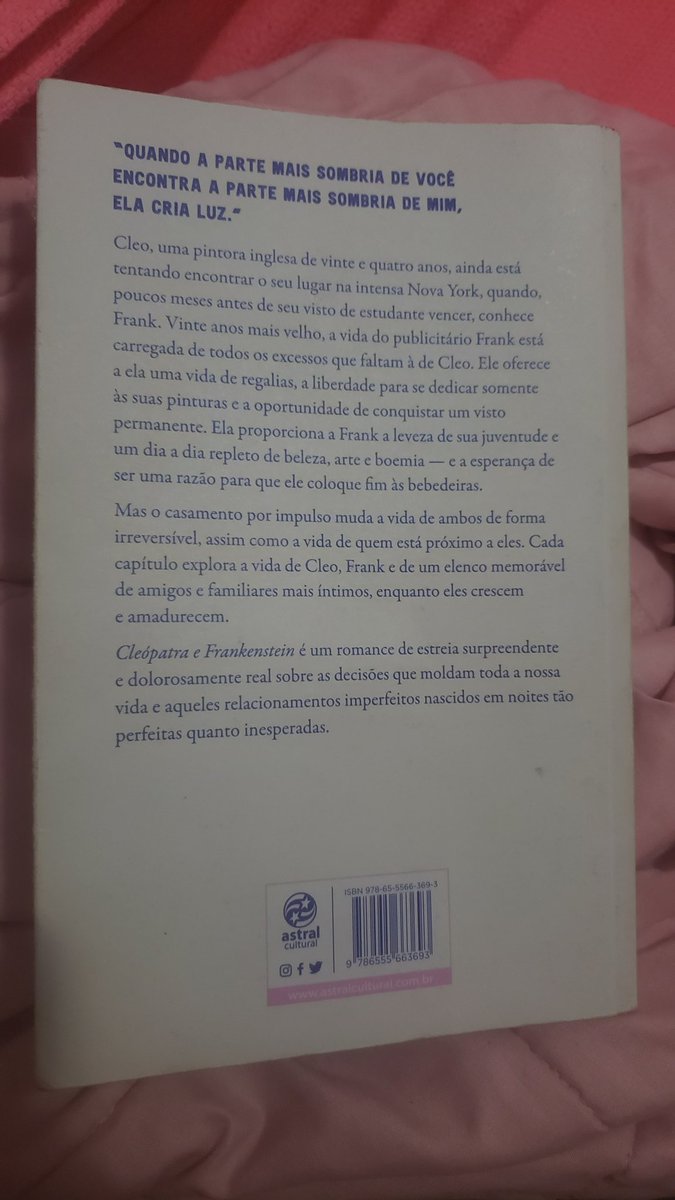 Gabrouou's tweet photo. 8° : Cleópatra e Frankenstein 
(Coco Mellors)

Nota: 10/10 https://t.co/6sDJ7ITSNs