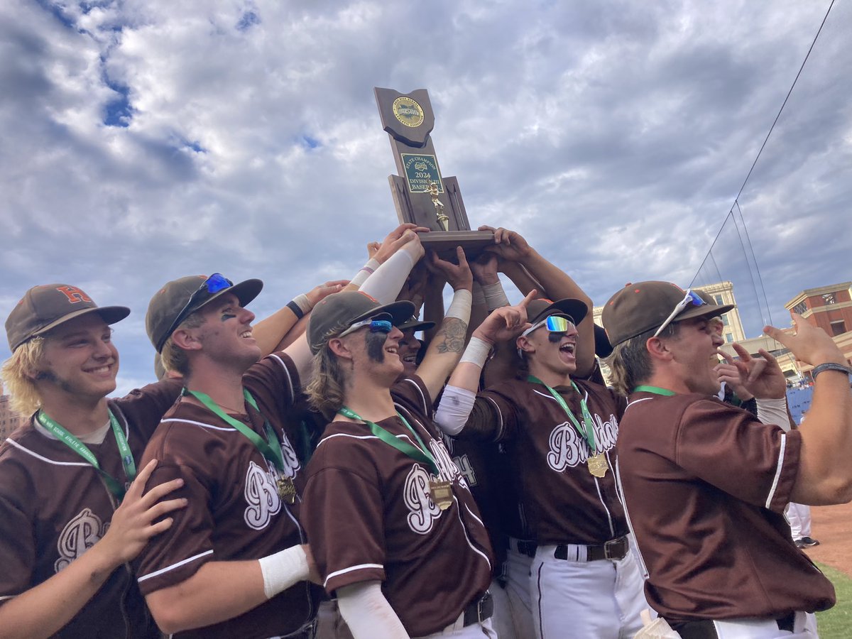 HEATHHS_AD's tweet photo. It’s A Great Day To Be A Bulldog! #810 #BulldogElite #BulldogsLEAD #HowYaLivin #42 https://t.co/brbWzt5B7a
