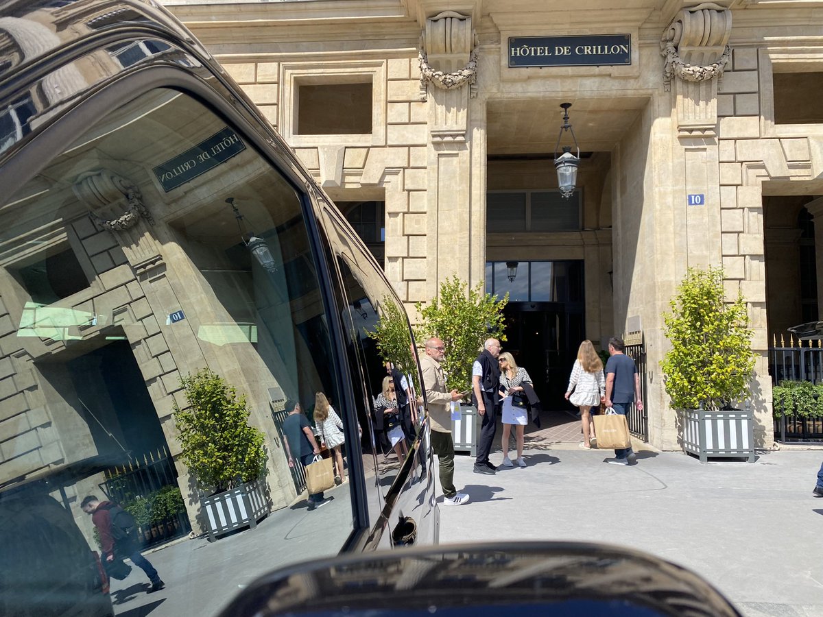 AximusContact's tweet photo. Dépose de passagers au Crillon #crillon #palace #paris #vtc https://t.co/jsSs4T4v1V