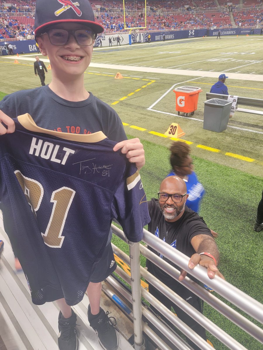 BhunterStl's tweet image. Thank you to Torry Holt (@AllHands81) for taking some time with boy today! He's still beaming from ear to ear!