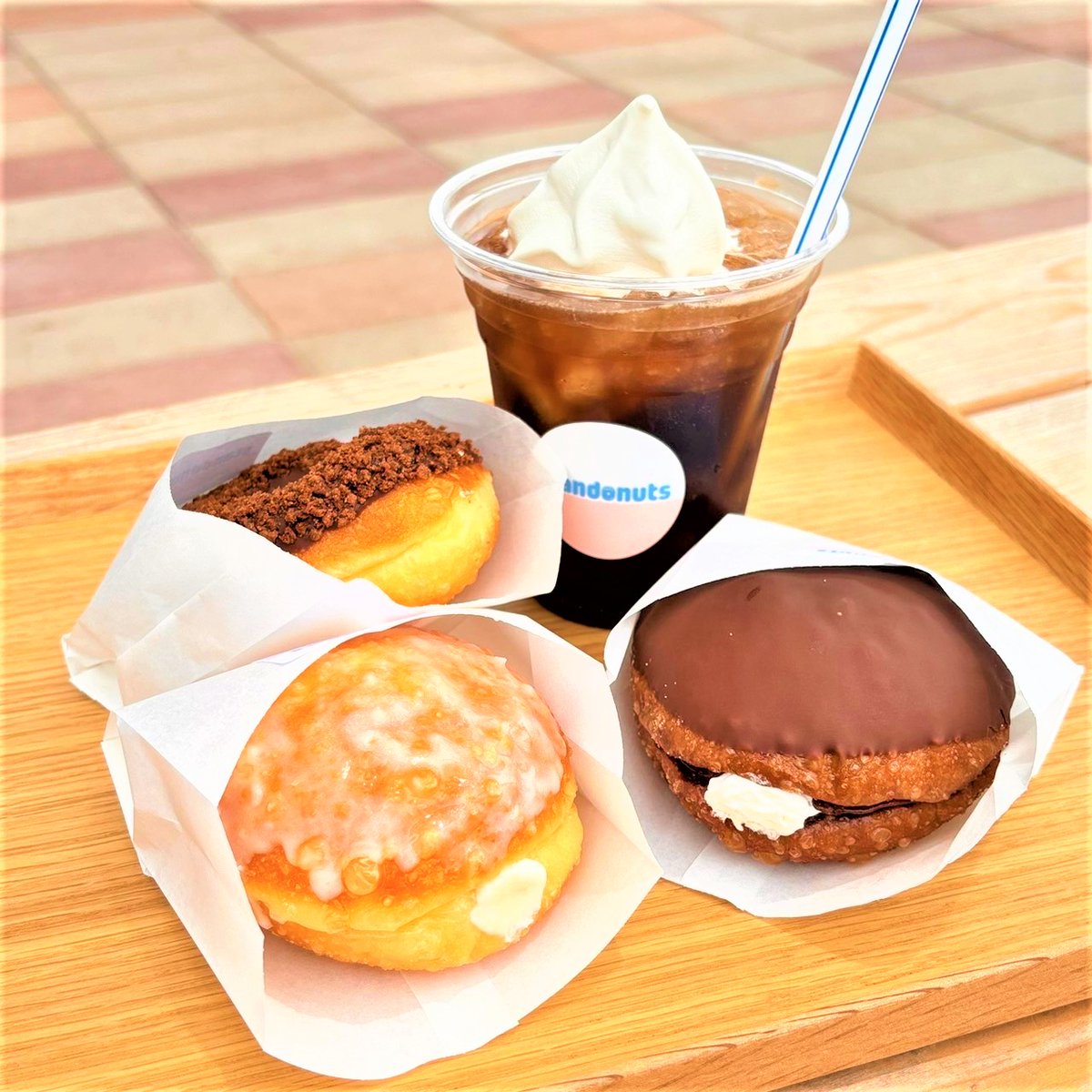 michinoeki_iks's tweet photo. standonutsから新作登場🍩

チョコクランチ　￥250
レモンクリーム　￥300
チョコホイップ　￥300
コーラフロート　￥500

ドーナツは1つ1つ毎日朝早くから手作り！
そして今日は、物販であんドーナツも販売していますよ😄

#standonuts　#道の駅いわて北三陸　#久慈市　#洋野町　#野田村　#普代村 https://t.co/VMS0pTNJnz