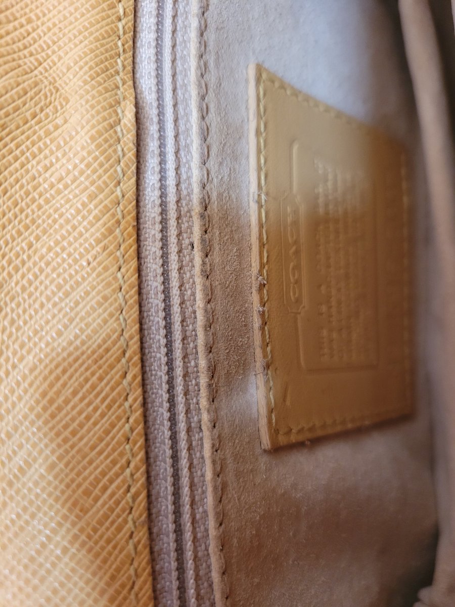 CampbellMacAl's tweet photo. @Coach I have a gramercy collection  bag with brass hardware. I bought it in Boston 24 yrs ago. The brass hardware falls off (backplate &amp; two screws). Customer service said: drive 40 mls to the Coach store so they can assess the problem. All I need is the backplate &amp; two screws. https://t.co/OJ2LN2FRCp