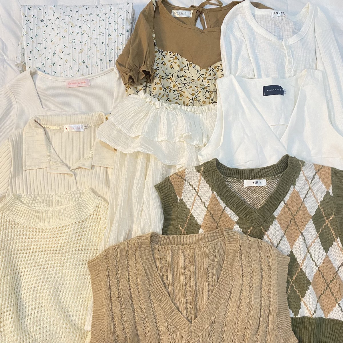 aimaimstore's tweet photo. 𐙚 hello 

♡˚ uniqlo h&amp;m แบรนด์ไอจีต่างๆรอบนี้เยอะมากคั้บบ🩰
*💒♡ ปัก+รี+ฟอล ลด 5฿ 
(ค่าส่ง 40/4up 50)

 เค้าลงวันอังคาร 11/6 (2ทุ่ม💘)
#ส่งต่อเสื้อผ้า #ส่งต่อเสื้อผ้ามือสอง #เสื้อผ้ามือสอง #เสื้อผ้ามือ2 #โล๊ะตู้เสื้อผ้า #โล๊ะตู้ https://t.co/Ewr7xqqa0p