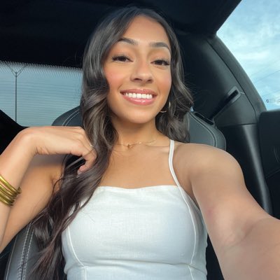 raelynnbarreraa's tweet photo. #NewProfilePic https://t.co/vZZocludAx