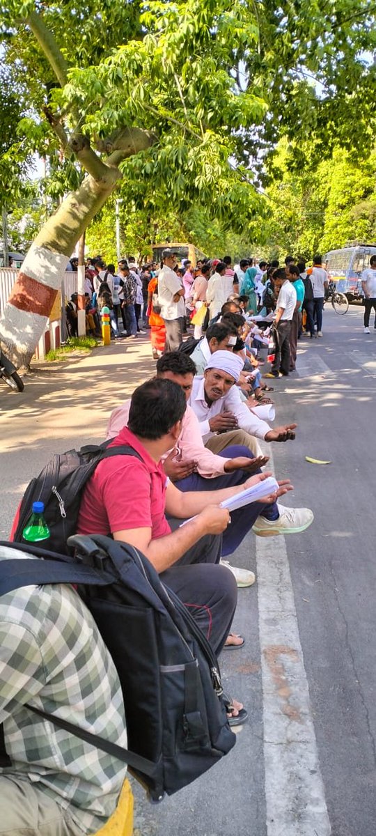 covid_employee's tweet photo. बिजनौर एंड मेरठ टीम लखनऊ मे पहुंची 
#यूपी_कोरोना_योद्धा_का_समायोजन_कब #yogi #CMYogi #CMYogiAdityanath #brijesh_pathak https://t.co/YzhtPCOnfG