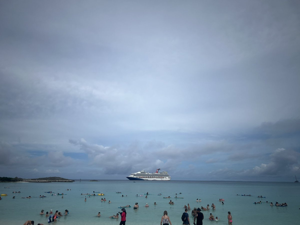 Tnt_Go_Boom's tweet photo. First time onna cruise; livin life like there’s nothing to lose.  What you accomplish is what you pick and choose. https://t.co/CPTwFb0nWS