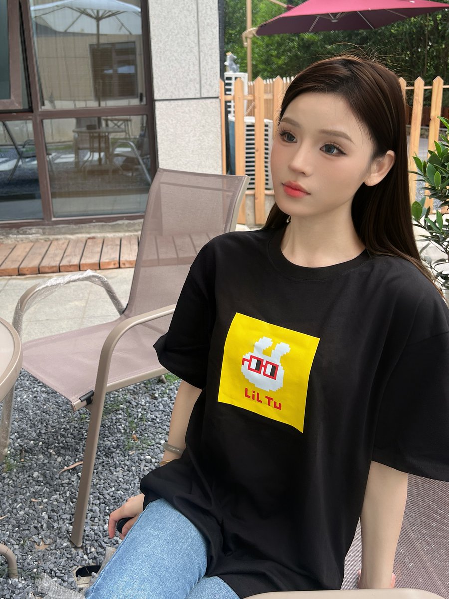 Tmeta288808's tweet photo. 🐰🎨 加入LiL Tu NFT，和1万个独特的小兔子一起展开五彩缤纷的冒险，每只小兔子都戴着NOUNS眼镜，是数字探险家。🎨🐰
想象一个充满活力的兔子王国，小兔子们有黑的、白的、黄的、灰的、斑点的，还有奶茶色的，每一只都迷人且独一无二。🌈在LiL Tu的世界中创造你的数字魔法吧！🌟🐰 https://t.co/coEpmhDlIN