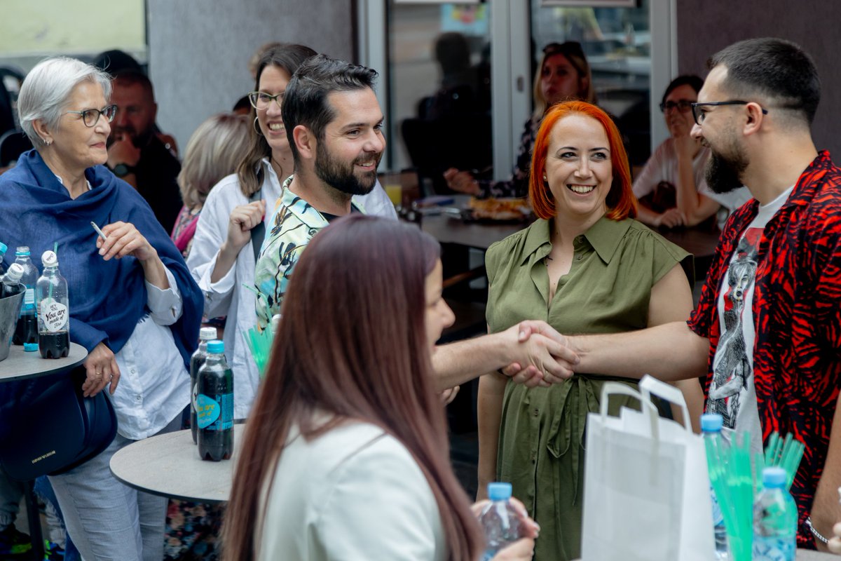 Evo kako sam nasmijana na promociji CHWA u Tuzli prije par sedmica.