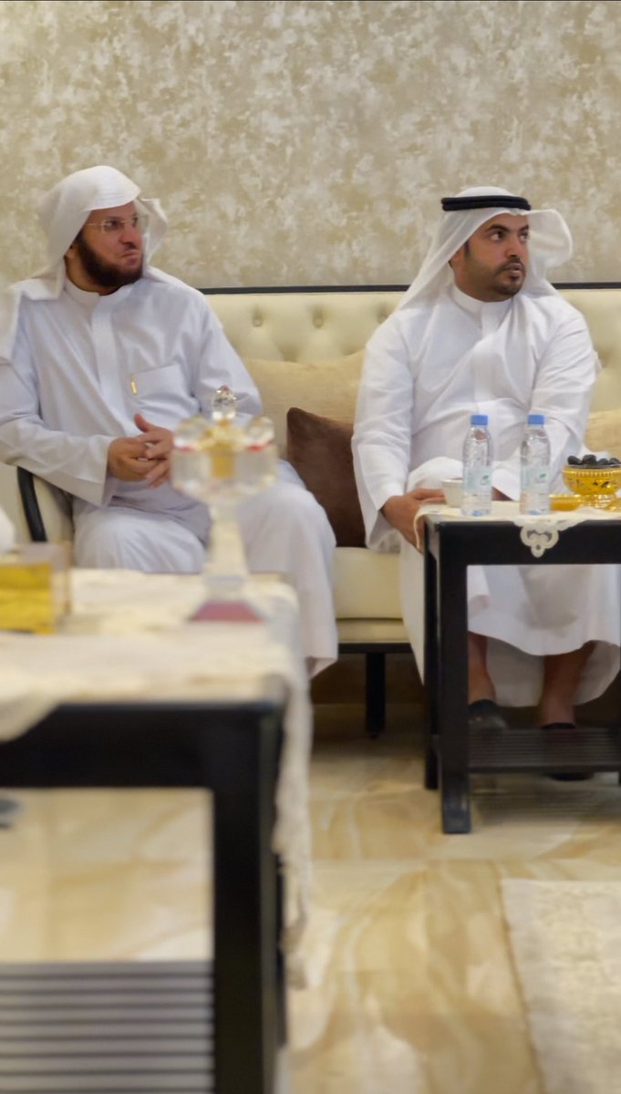 الاستاذ سالم بن عايد المرواني مقدما واجب العزاء في وفاة والدة
إمام وخطيب #المسجد_النبوي
فضيلة الشيخ د. #عبدالمحسن_القاسم