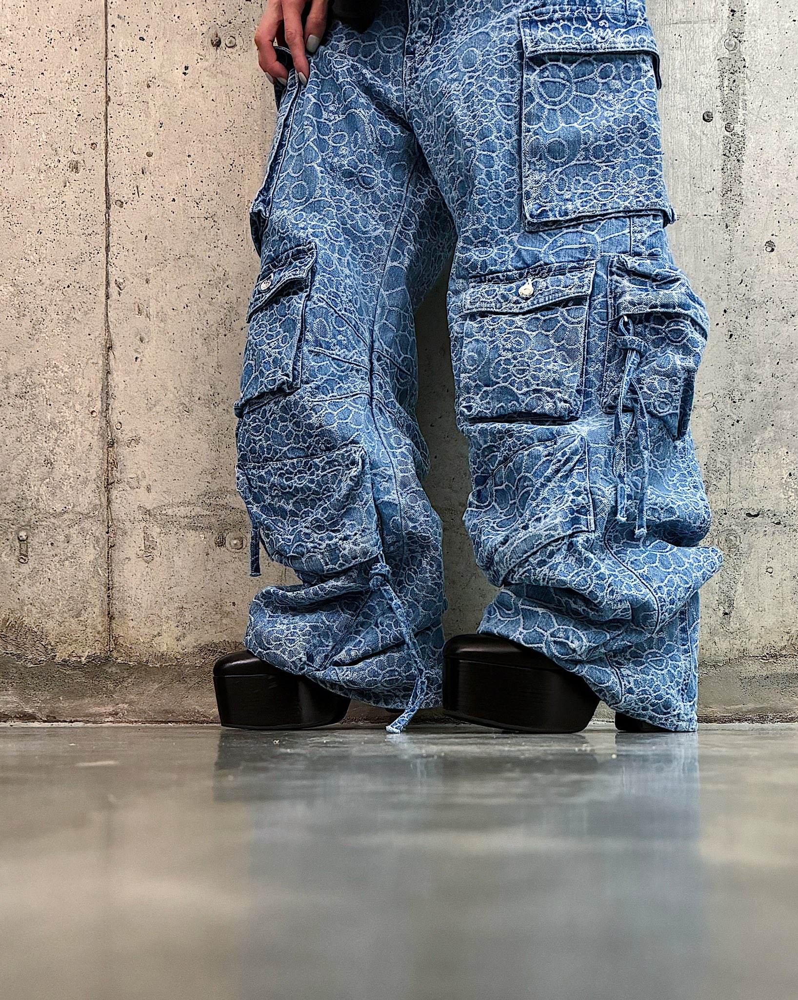 Flowers and Skulls Jacquard Denim Pants｜パンツ