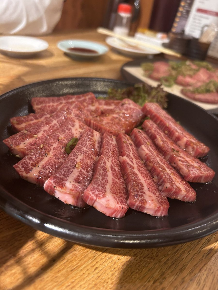 mi_317_3's tweet photo. お肉食べた。
横浜来たらここおすすめ🥩🔥
店員さん少し雑だけどそれもご愛嬌ってことで☝🏻 https://t.co/Knl8ypkyG2