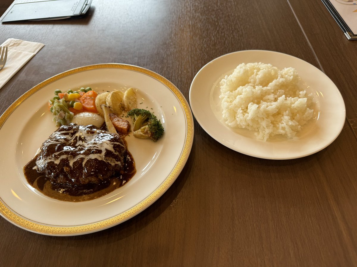 gsr_lancer's tweet photo. Rischart(リシャルツ)さんにてデミグラスハンバーグをいただきました😋
とても丁寧に作られているようで野菜も含めてデミグラスハンバーグはとても美味しいです🤤
また来たいと思います😊
#Rischart
#リシャルツ https://t.co/OJSxHKQsSK