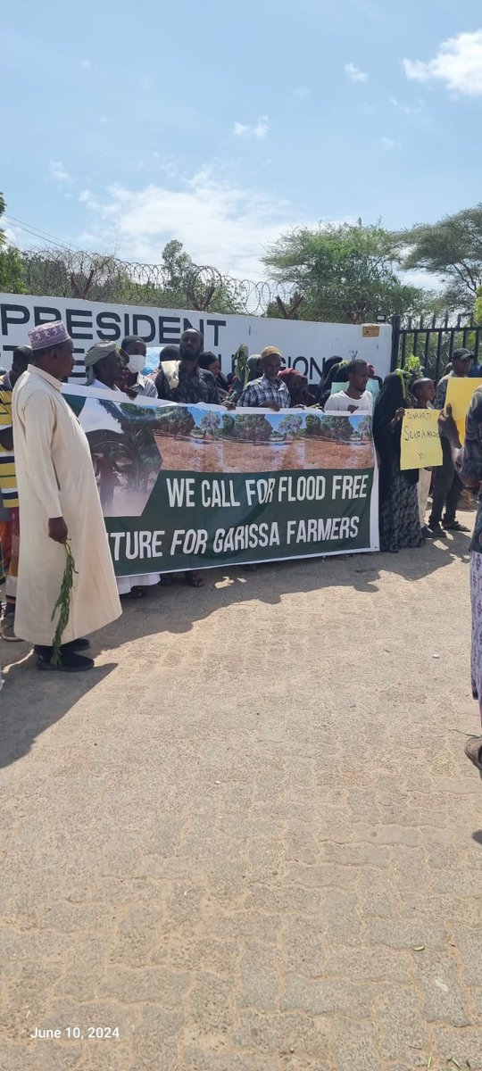 1/5 Today, farmers in Garissa held a peaceful demonstration to voice their concerns about the challenges facing the agricultural sector in the region. <a href="/missyHaroona/">Umulkher Harun (Umi) -MP</a> <a href="/DekowMajor/">Hon. Dekow M Barrow</a> 
<a href="/Nathif_J_Adam/">Gov. Nathif J. Adam, EGH</a> <a href="/KenyaFarmers/">Kenya Farmers</a>
#worldfoodsafetyday #Garissa #Farmers #Agriculture #Kenya