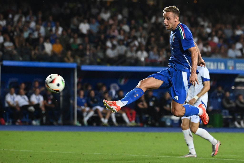 Rayanajakasurya's tweet photo. 🇮🇹ITALIA 1-0 BOSNIA &amp; HERZEGOVINA🇧🇦

Gol indah, Davide Frattesi membawa Azzurri menang 1-0 lawan Bosnia di laga persahabatan terakhir sebelum berangkat ke Jerman dalam laga UEFA EURO 2024.

#FIGC #ITALIA #AZZURRI #ITABIH https://t.co/MS2ykyk04l