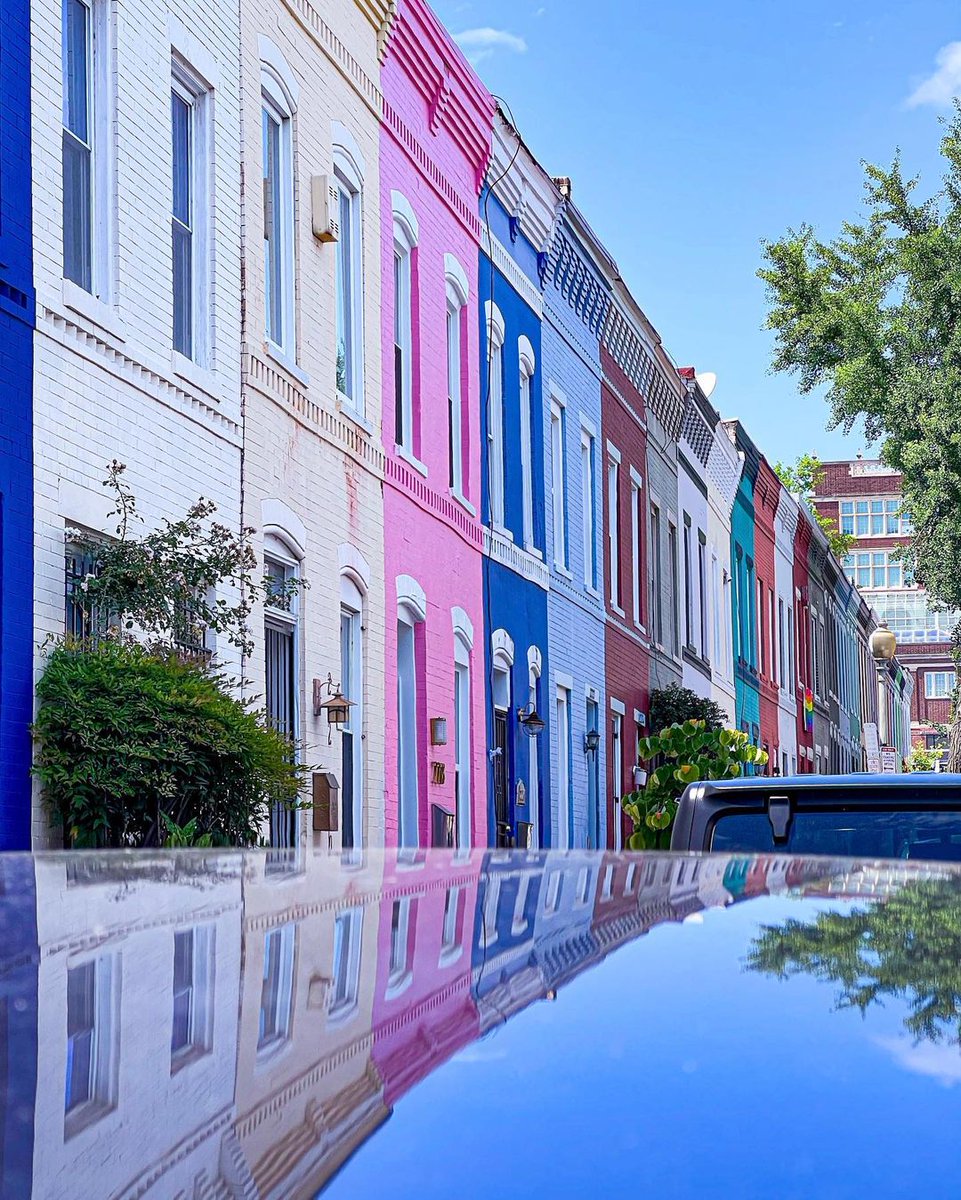 Warmer weather means longer strolls, providing the perfect excuse to meander and lose yourself in the colourful streets of  Washington, DC. #CapitalRegionUSA

📸: @pharipedia

@visitwashingtondc