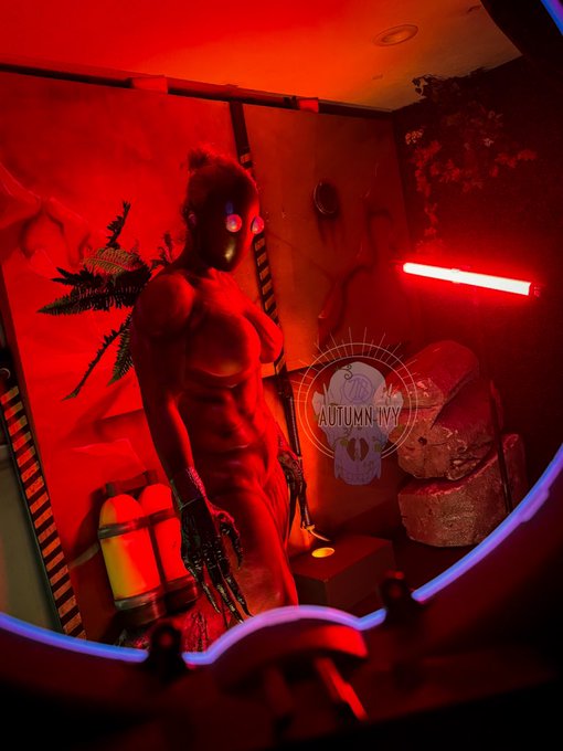 I did some really weird stuff this weekend and I wouldn&rsquo;t change any of it.   Brakken Body paint by MyPetMonsterGirl<a href="/tag/autumnivy"class="tags"><span>#autumnivy</span></a><a href="/tag/baldursgate3"class="tags"><span>#baldursgate3</span></a><a href="/tag/bg3"class="tags"><span>#bg3</span></a><a href="/tag/karlach"class="tags"><span>#karlach</span></a><a href="/tag/karla"class="tags"><span>#karla</span></a>