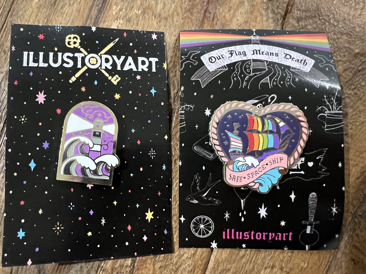 My pins from <a href="/illustoryart/">illustory 🖌️🌈✨</a> arrived and they are SO BEAUTIFUL!