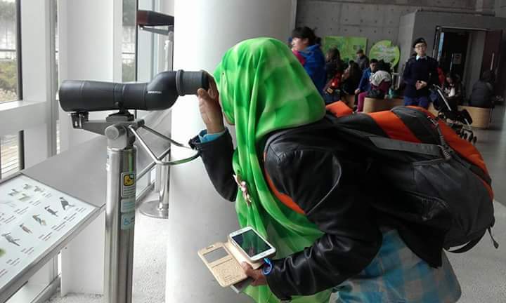 Tak semua orang yang mampu menampung curhatan kita, dan pastinya akan bercerita ke lain orang lagi. Itulah kehidupan, karena sepanjang panjangnya jalan masih panjang lidah kita.

#Quotediri 

Selamat sore sahabat Nusantaraku 🙏