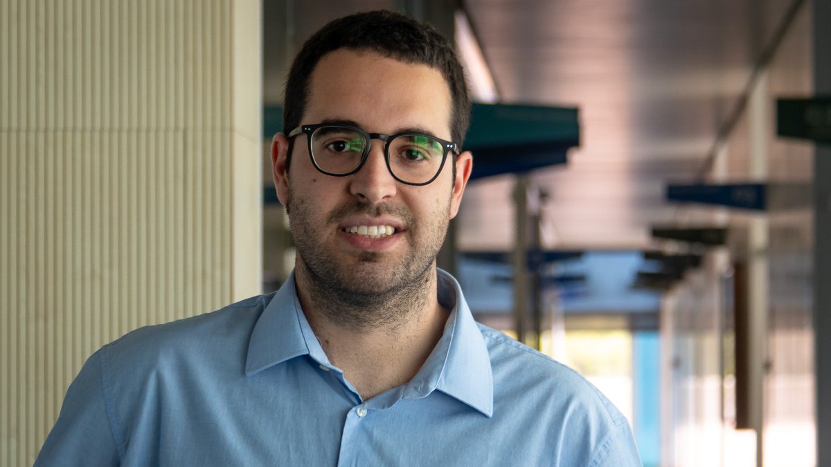 UIBuniversitat's tweet photo. #TesiUIB | 📢 Nous coneixements en el camp de la lògica borrosa.

➡️La #TesiDoctoral de Marc Munar aporta nous resultats per comprendre la branca de les #matemàtiques que investiga models capaços d’introduir la incertesa en el processament d’informació.

🔗https://t.co/umN6qjN6Cl https://t.co/adirMcMOuC